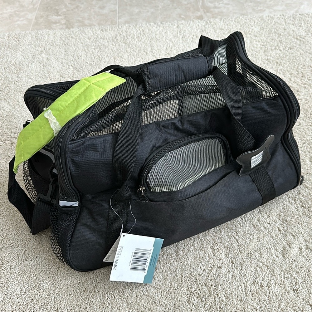 NWT Paws & Pals pet carrier